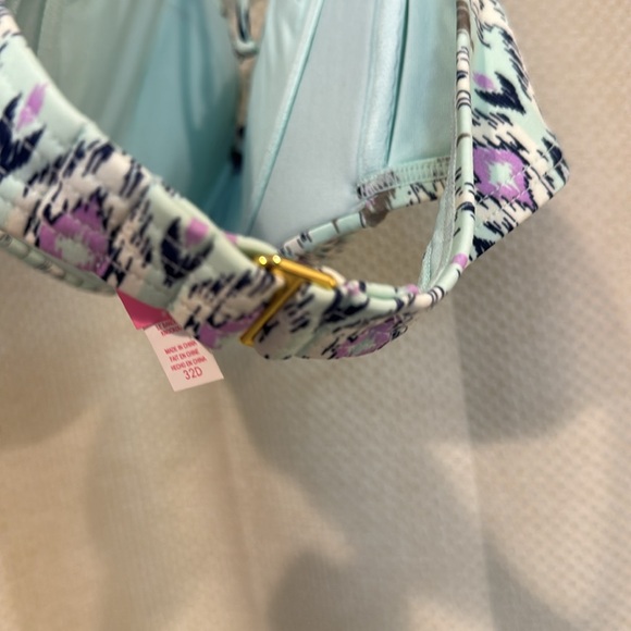 Size 32 D top with smallbottoms. Victoria’s Secret swimsuit, aqua, blue, navy, - Picture 10 of 17